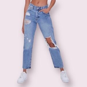 Forever 21 Highrise Mom Distressed Button
Fly Jean